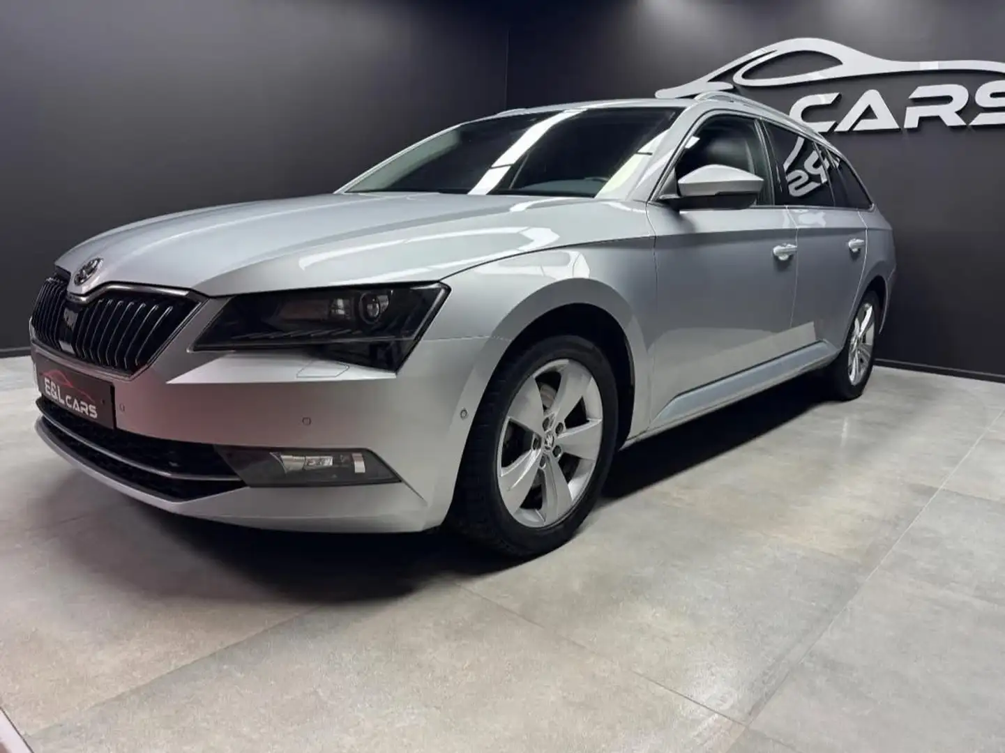 Skoda Superb Superb SW 1.4 TSI DSG **12 mois de garantie** Grijs - 1