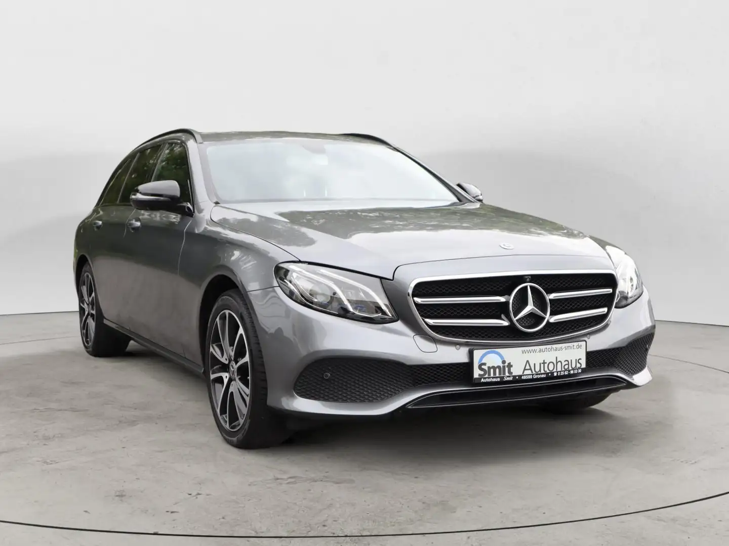 Mercedes-Benz E 200 E200 Avantgarde/ LED/ Ambiente/Night Paket/360° Gris - 1