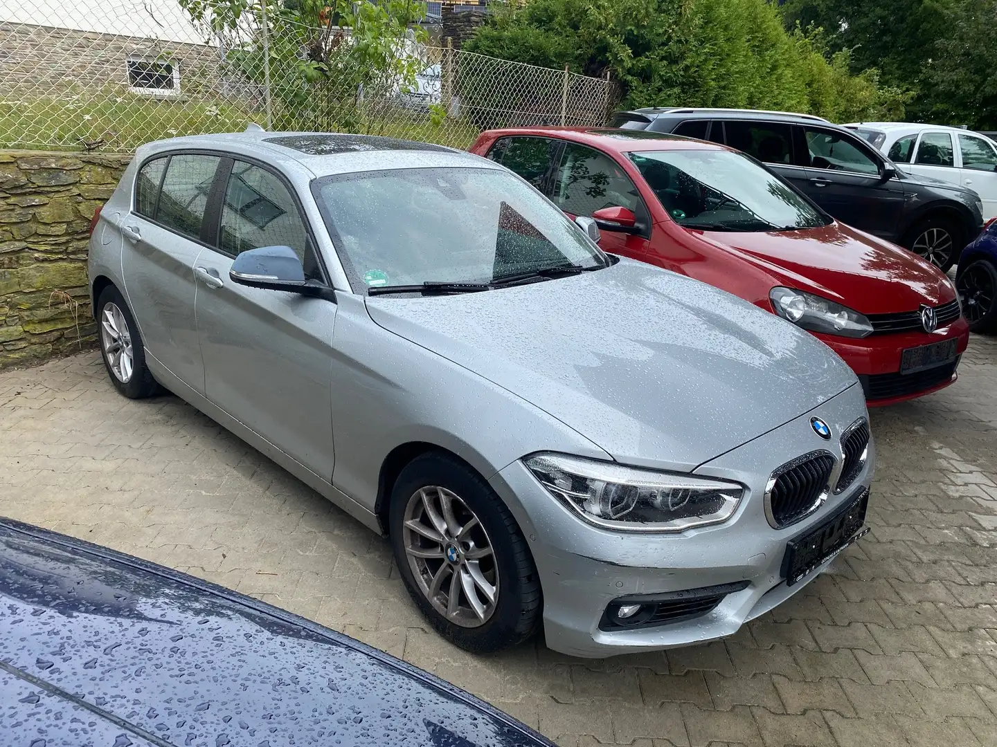 BMW 120 i Advantage AT Rentner 1.Hd Scheckhft Navi GSD LED Grigio - 1