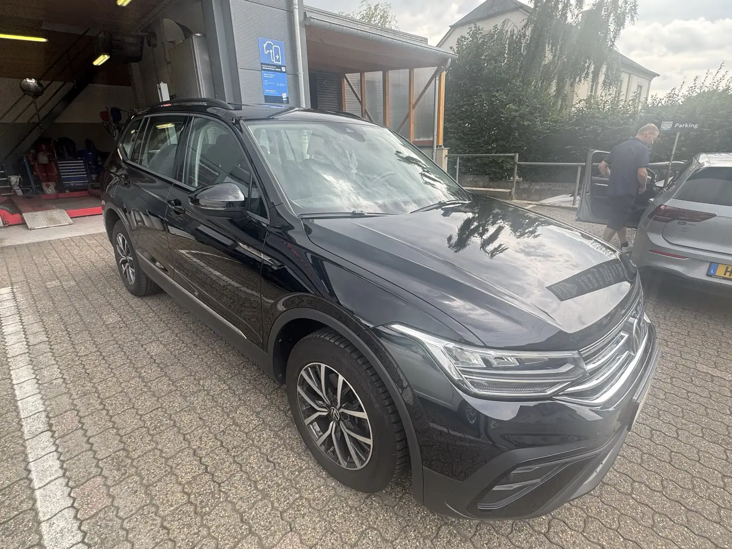 Volkswagen Tiguan ALLSPACE Noir - 2