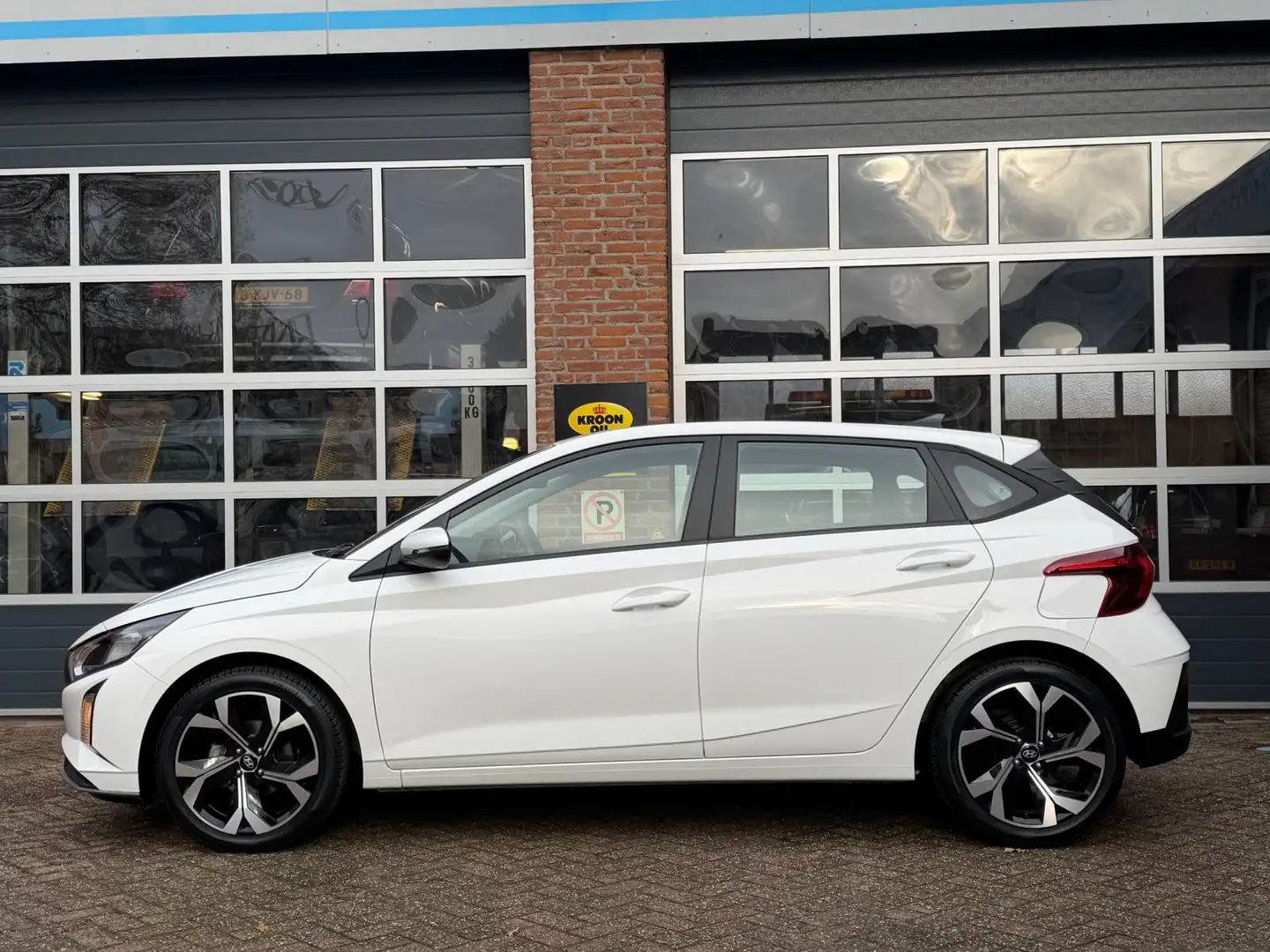 Hyundai i20 1.2 MPI i-Motion, Navi, Camera, cruise, Airco, lan Weiß - 2