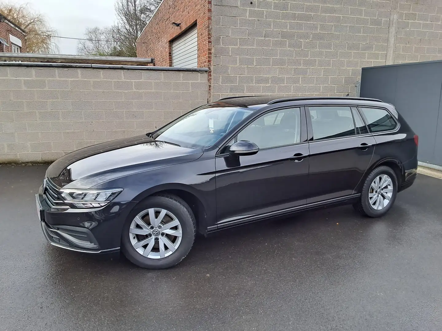 Volkswagen Passat Variant 1.5 TSI Elegance AUTOMAAT NAVI PARKHULP TREKHAAK Schwarz - 2