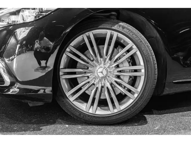 Mercedes-Benz S-Class view 8