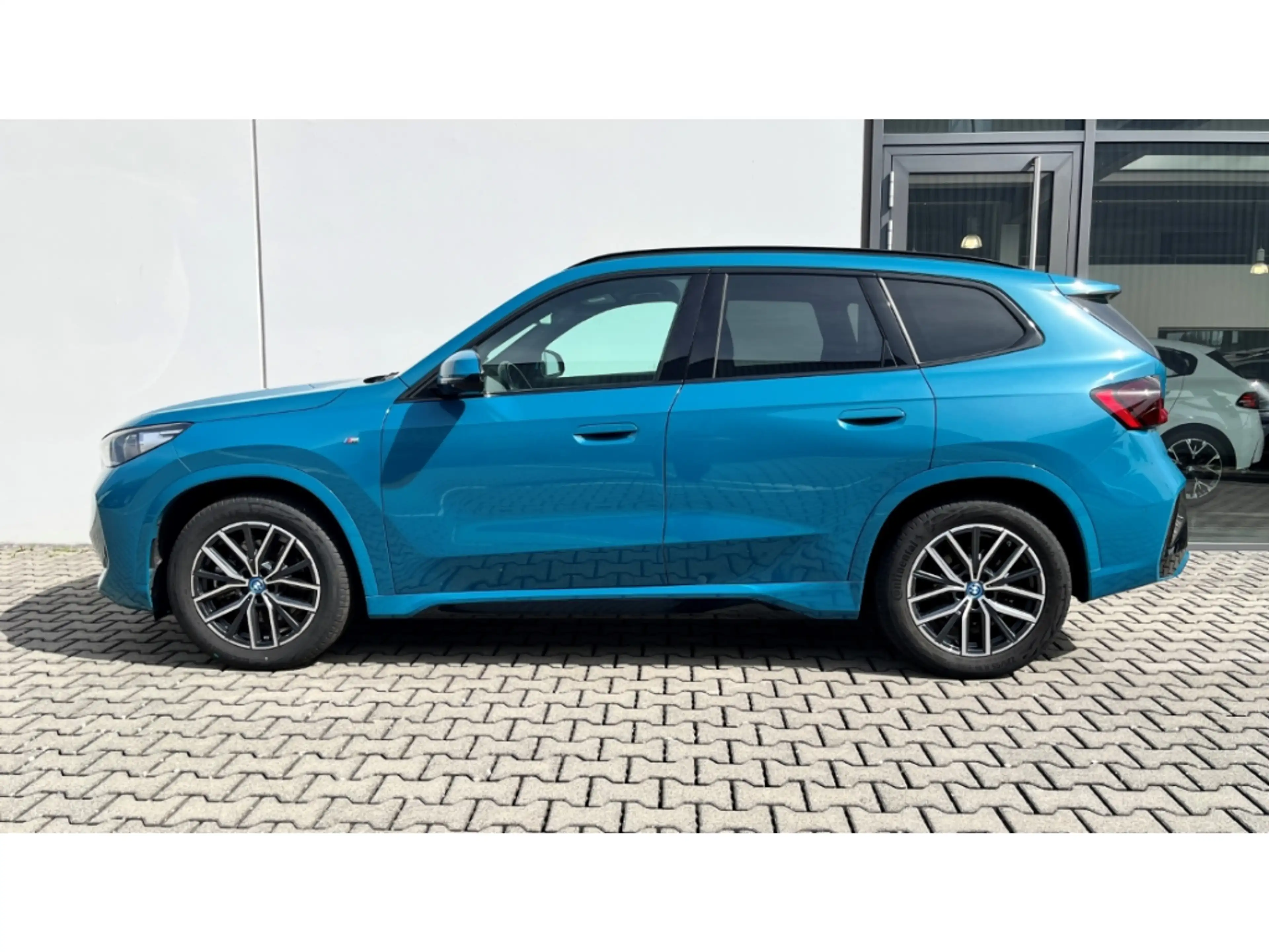 BMW iX1 xDrive 30A Sportpaket AD AHK-el. klappb. AHK-klapp — photo 3