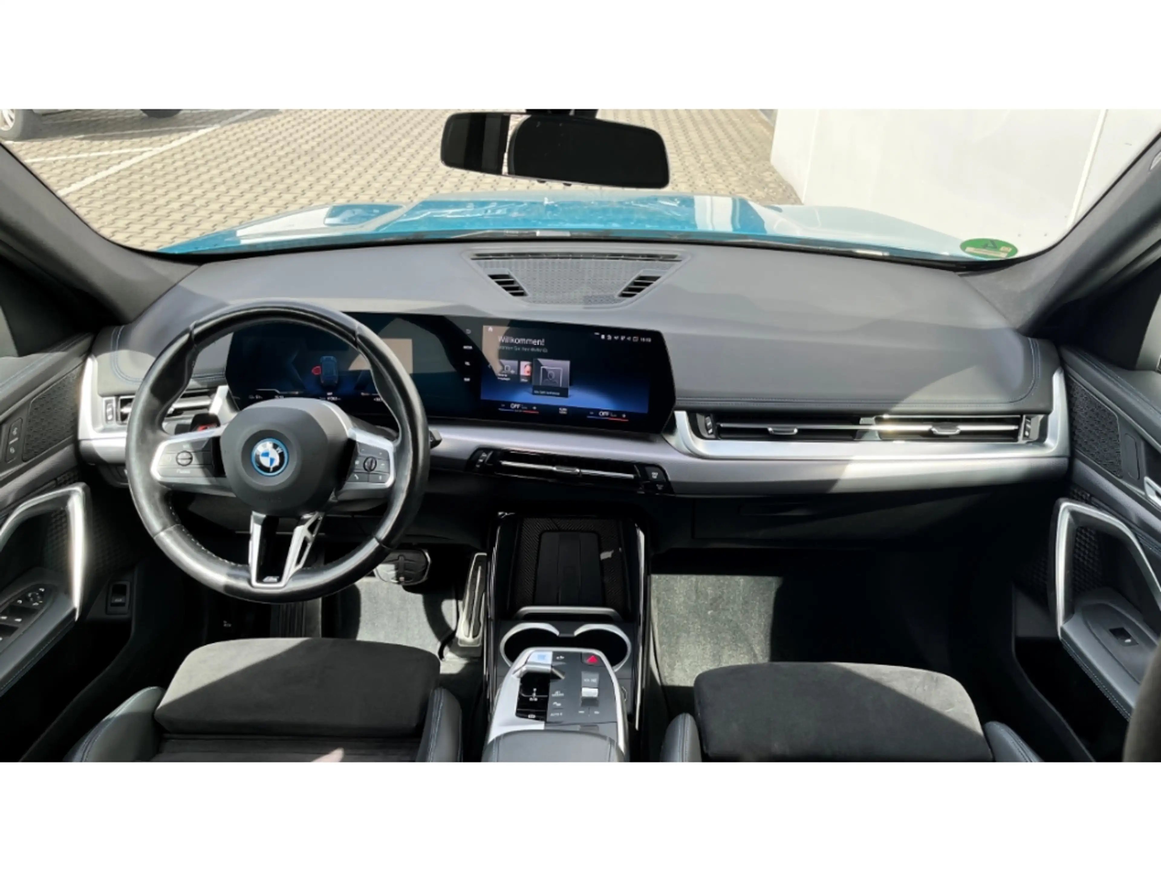 BMW iX1 xDrive 30A Sportpaket AD AHK-el. klappb. AHK-klapp — photo 8