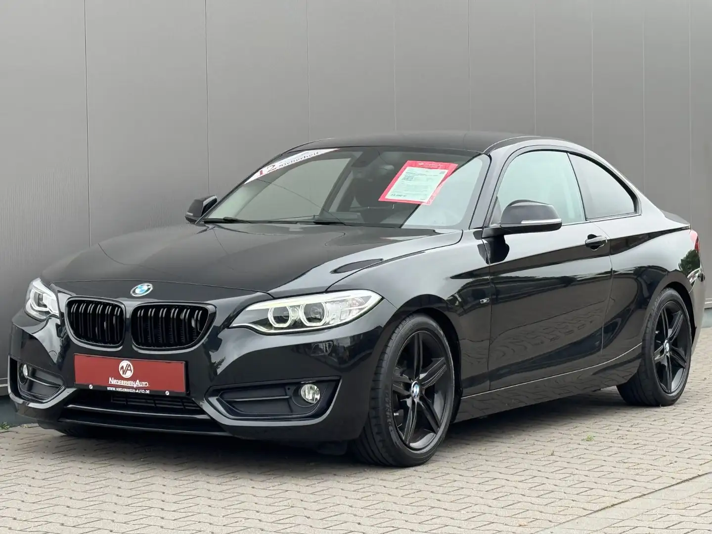BMW 220 i Coupe Sport Navi LED Keyless nur 46000km!!! Zwart - 1