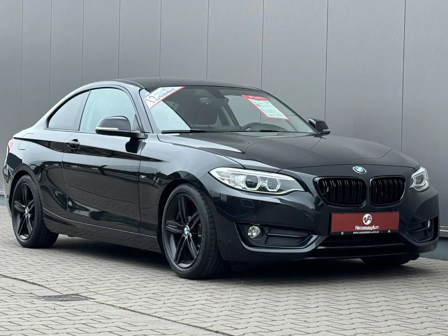BMW 220 i Coupe Sport Navi LED Keyless nur 46000km!!! Zwart - 2