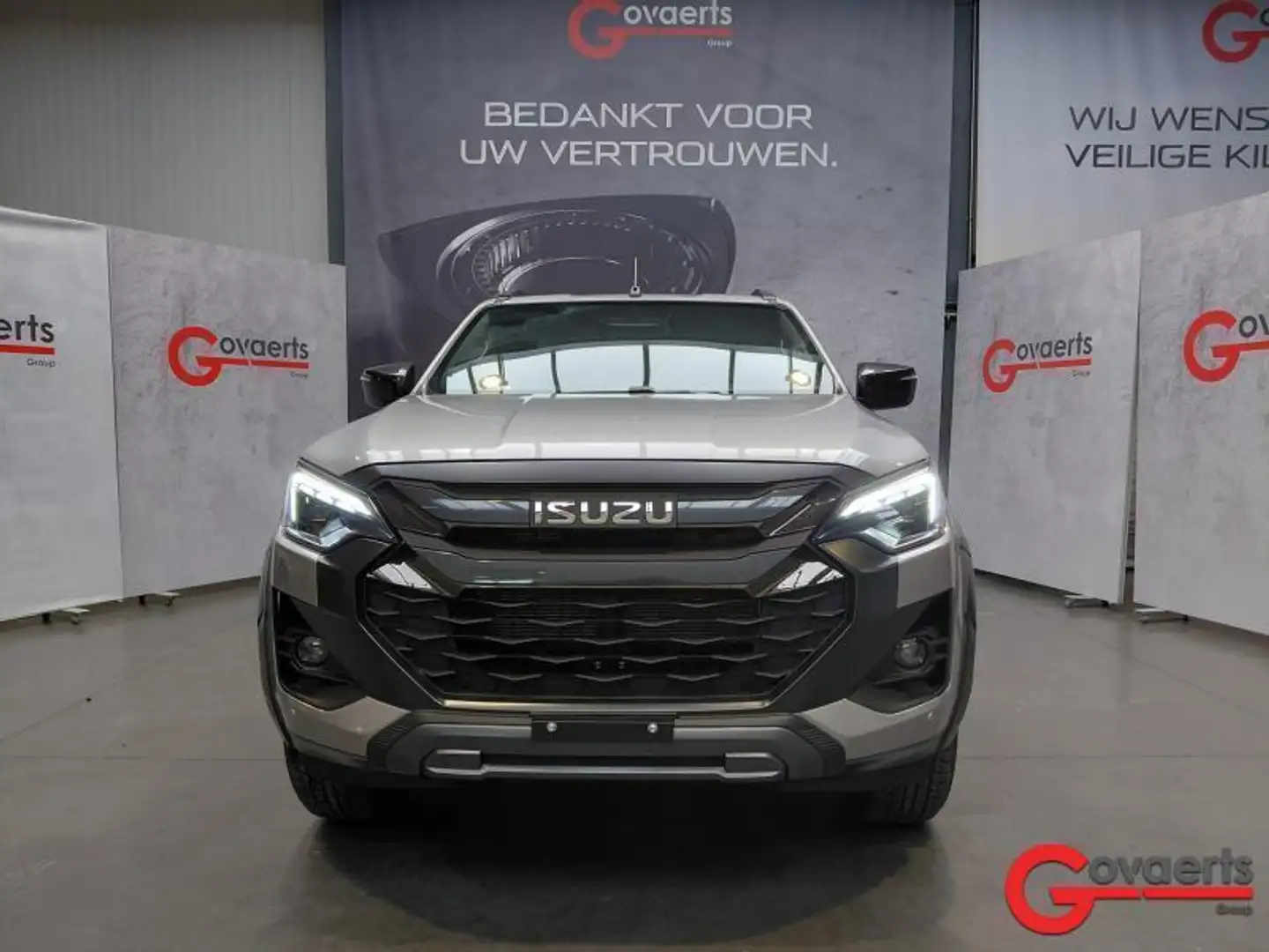 Isuzu D-Max LSE VCROSS MY 2025 Gris - 2