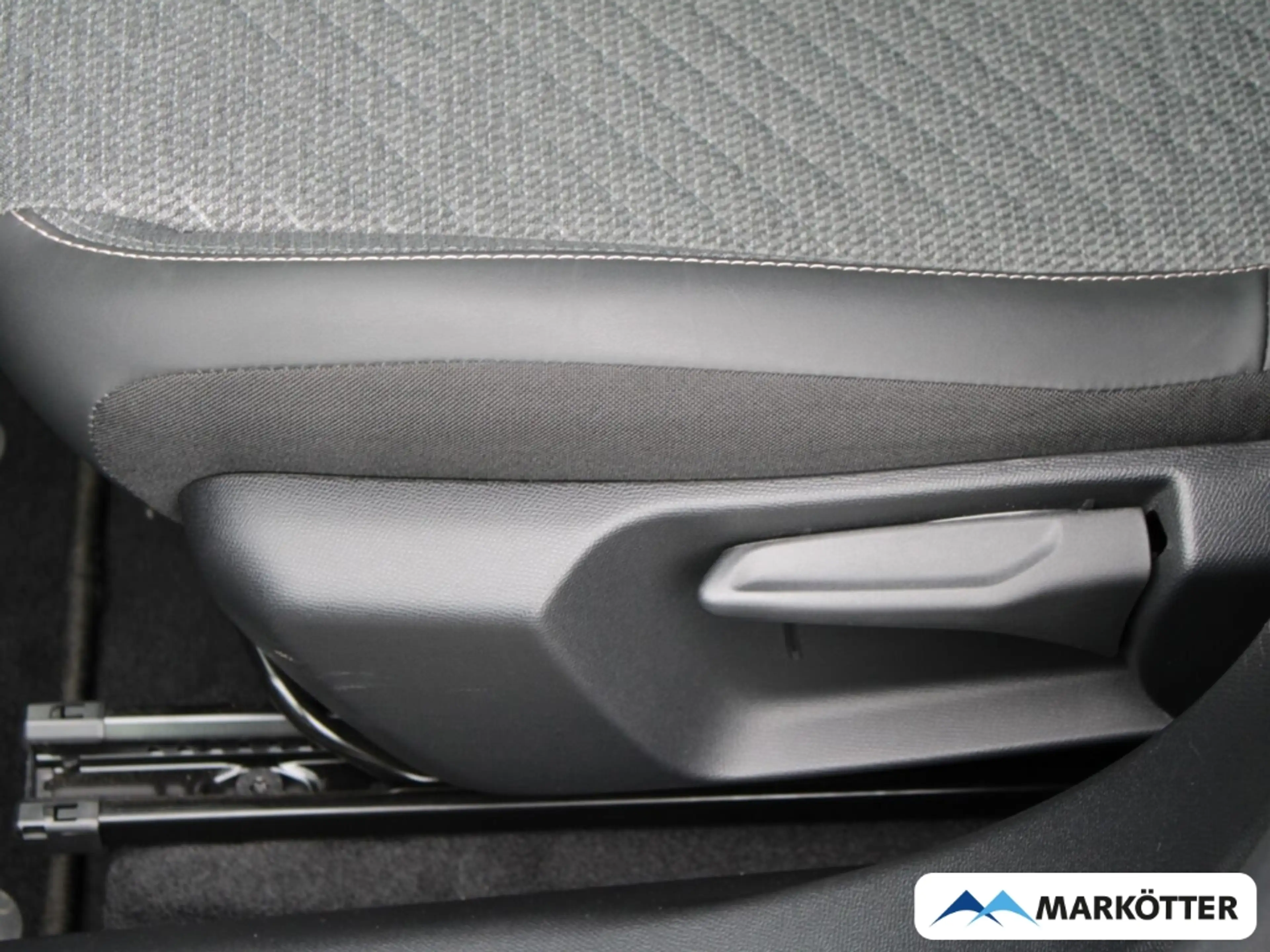 Peugeot 2008 Allure/LED/SHZ/PDC/CarPlay/Android/Grantie — photo 7