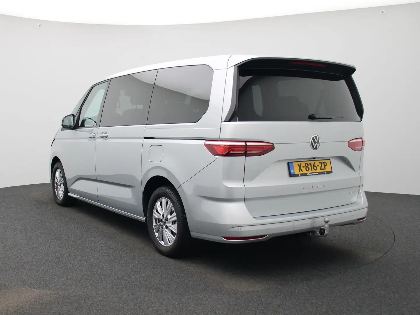 Volkswagen T7 Multivan 1.4 eHybrid L2 Life Edition 150 PK | Airco | 7 Zit Grau - 2