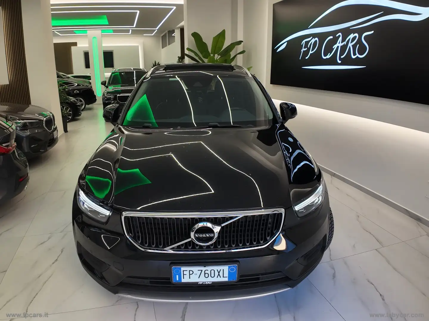 Volvo XC40 D3 Geartronic R-design TETTO APRIBILE Nero - 2