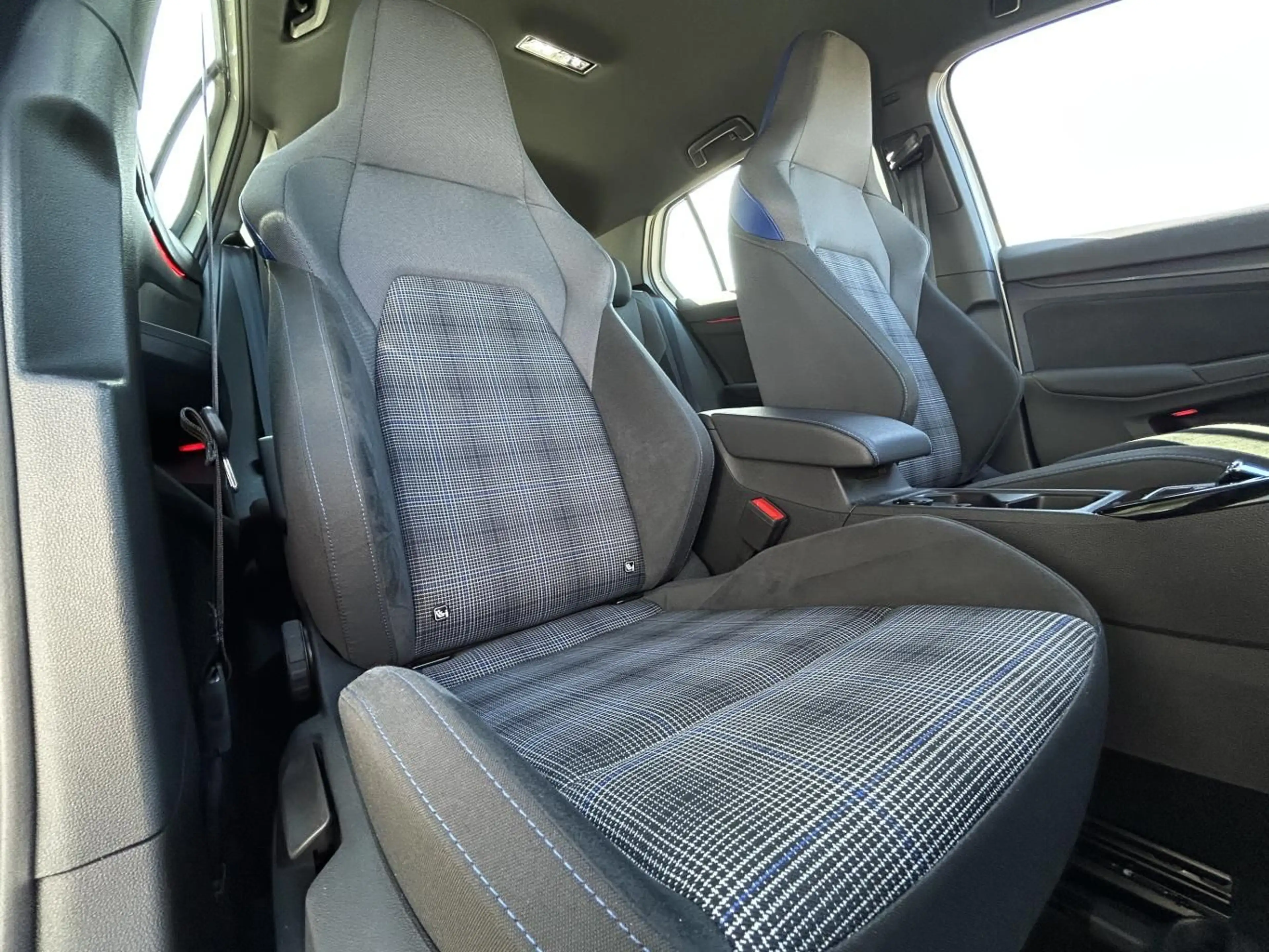 Volkswagen Golf GTE 1.4 TSI DSG APP-CONNECT+ACTIVE-INFO+MAT — photo 12