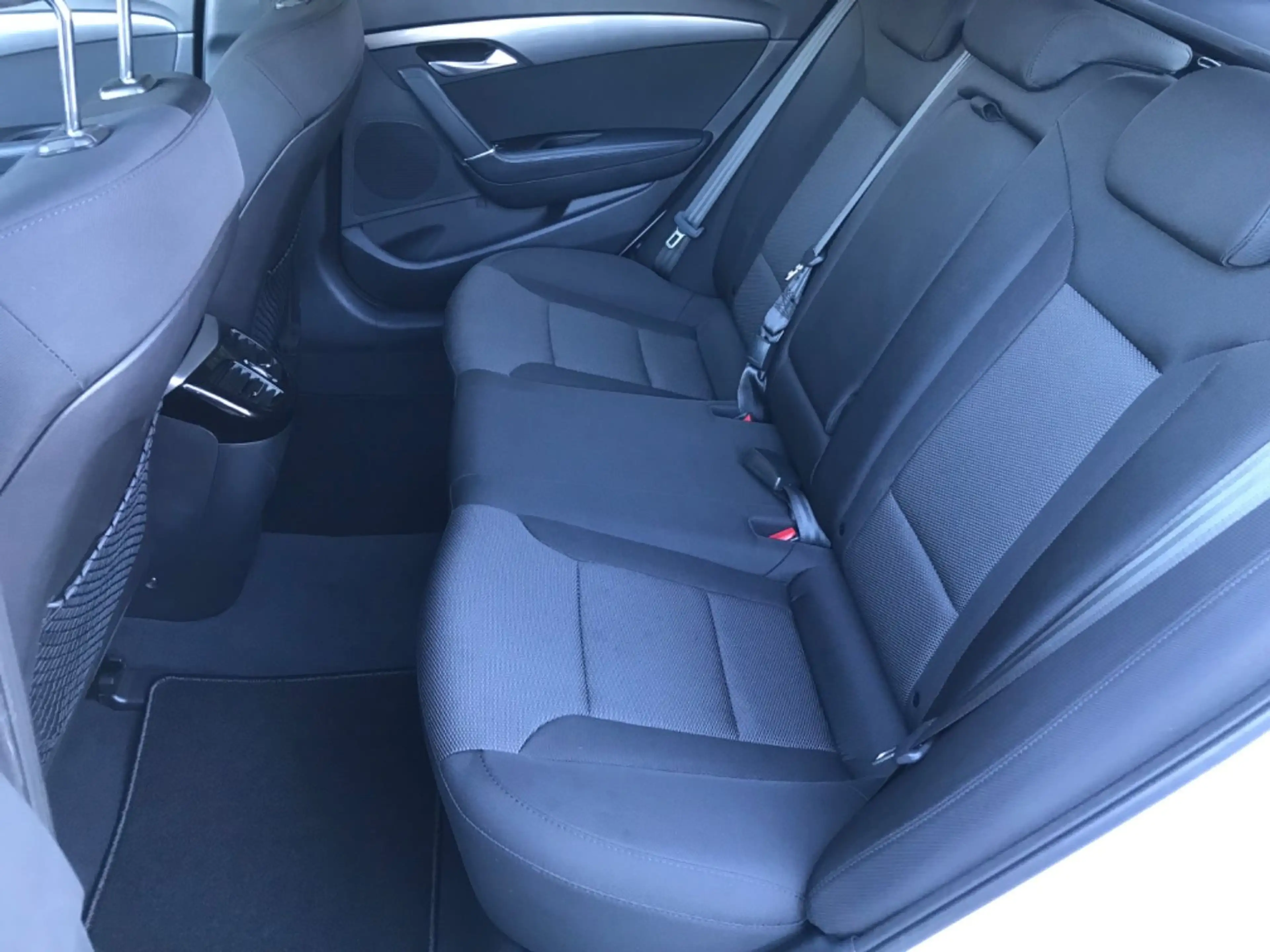 Hyundai i40 cw*Kombi*Sitzhz*Allwetterreifen* — photo 12