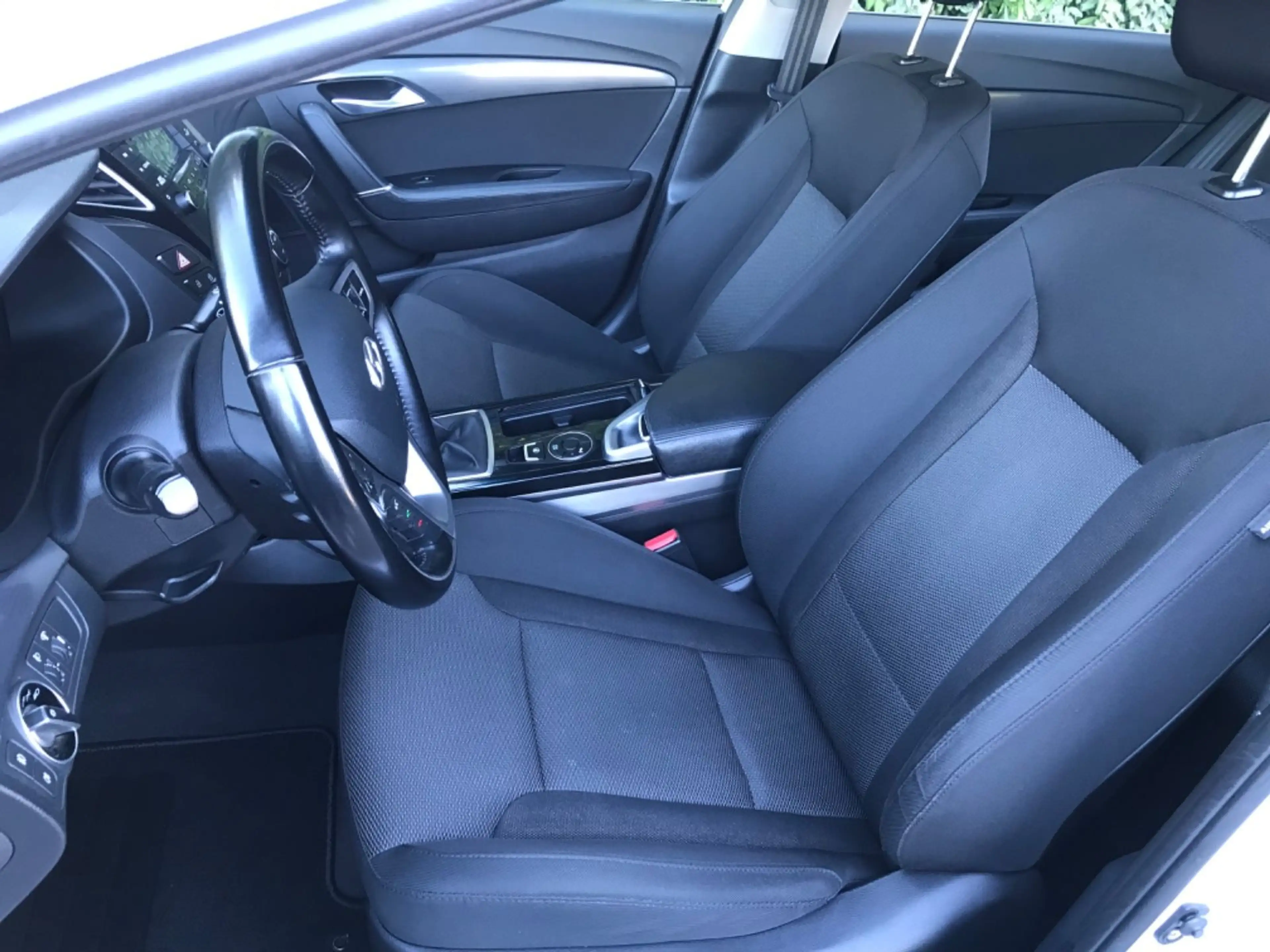 Hyundai i40 cw*Kombi*Sitzhz*Allwetterreifen* — photo 11