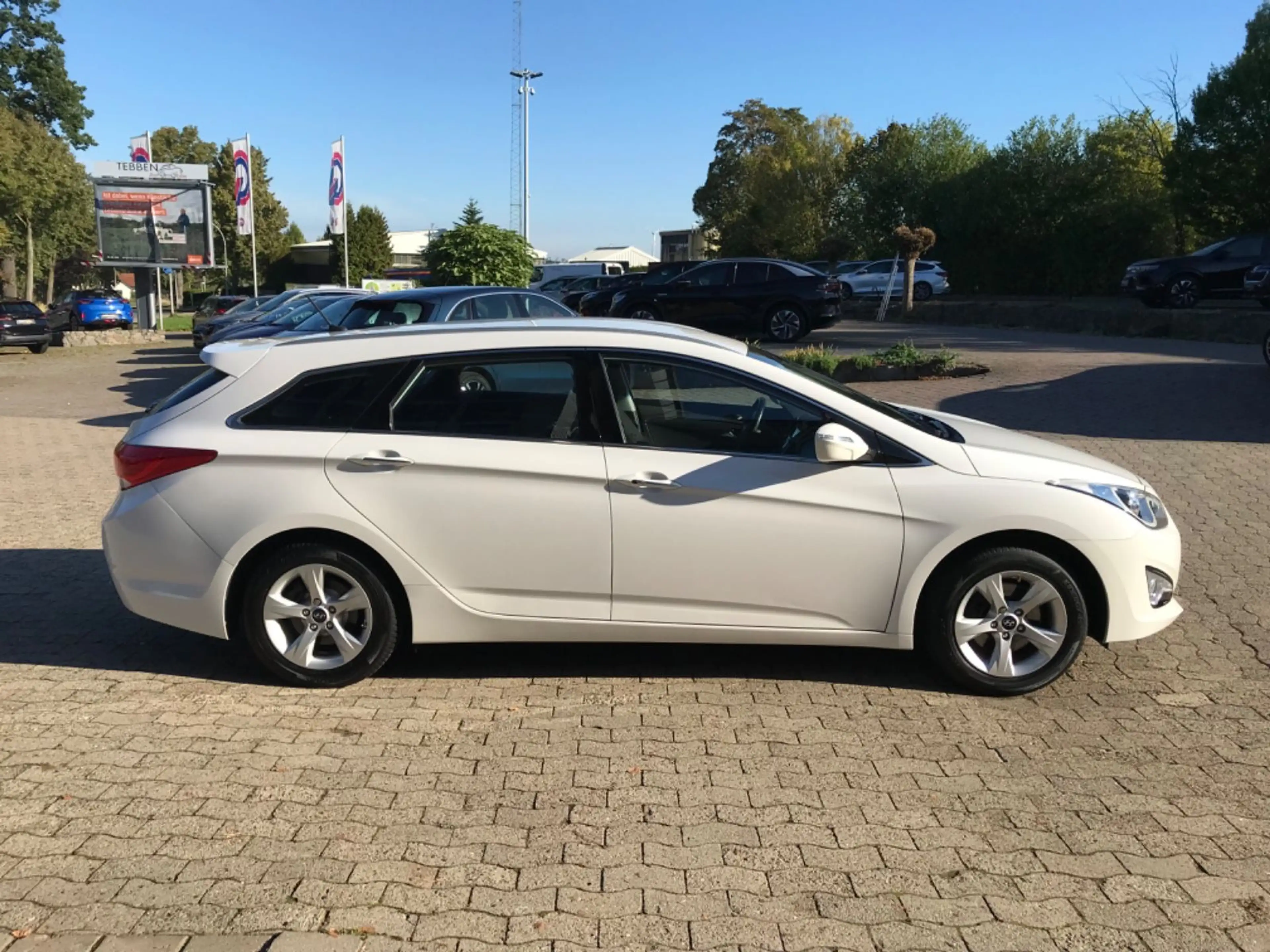 Hyundai i40 cw*Kombi*Sitzhz*Allwetterreifen* — photo 4