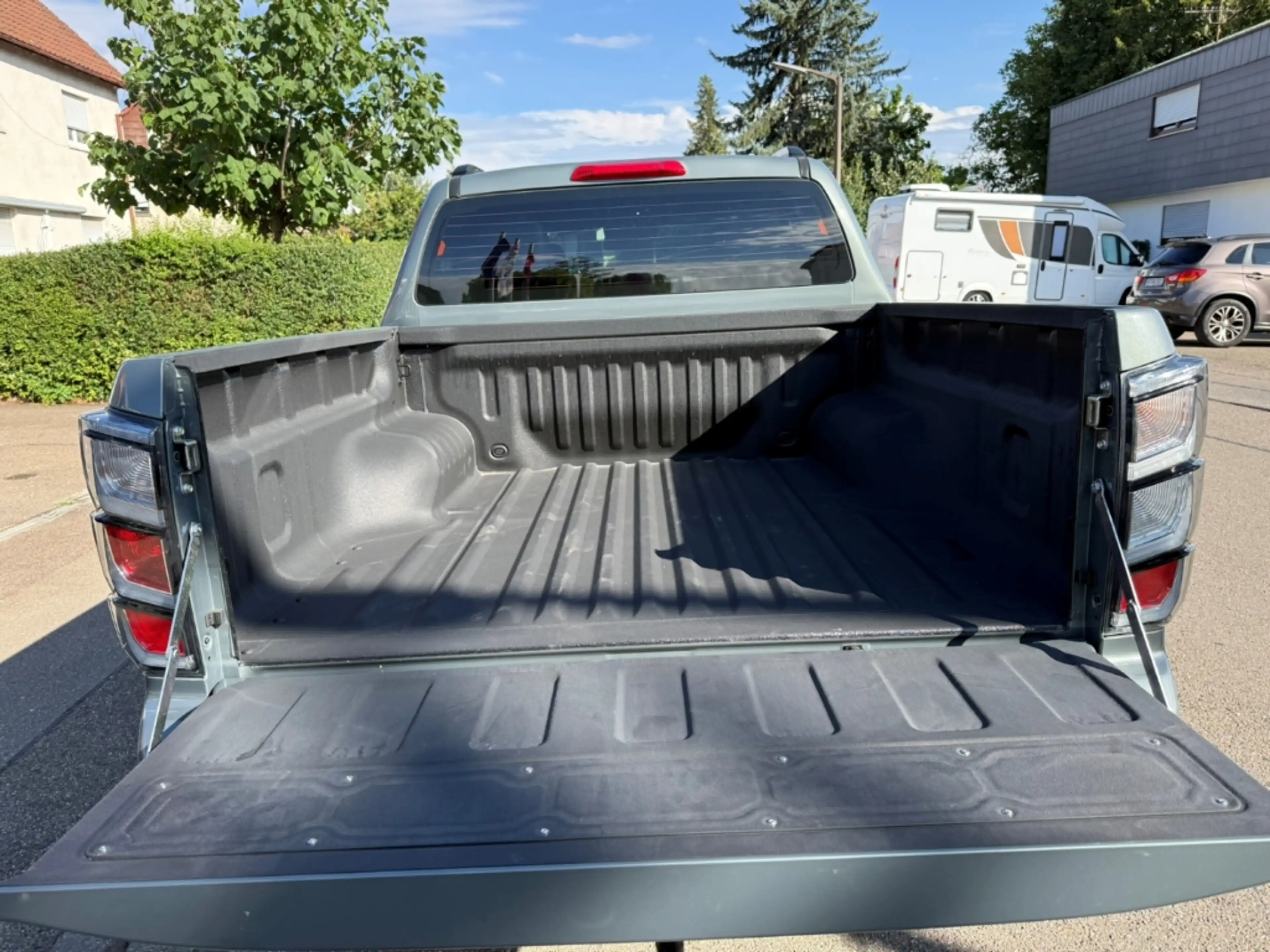 Isuzu D-Max V-Cross Double Cab 2.2 Navi Leder 360 Kamera LED S — photo 6