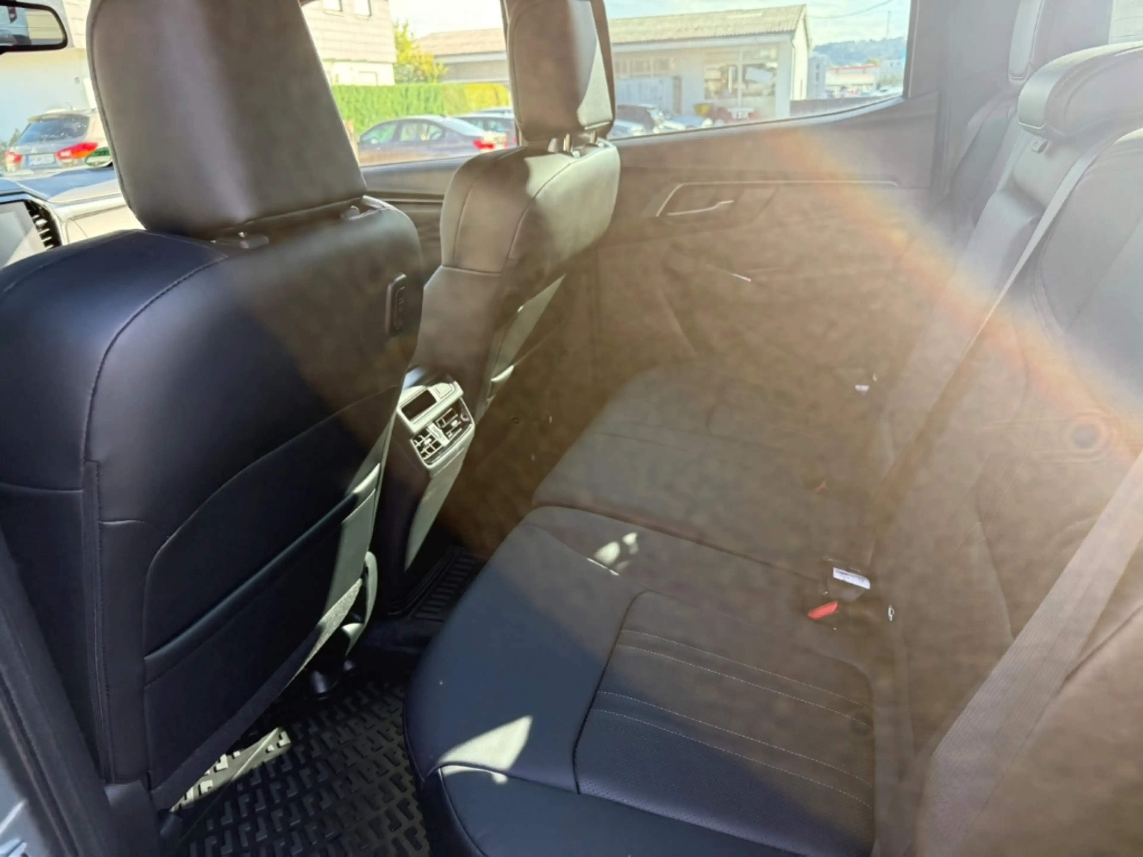 Isuzu D-Max V-Cross Double Cab 2.2 Navi Leder 360 Kamera LED S — photo 8