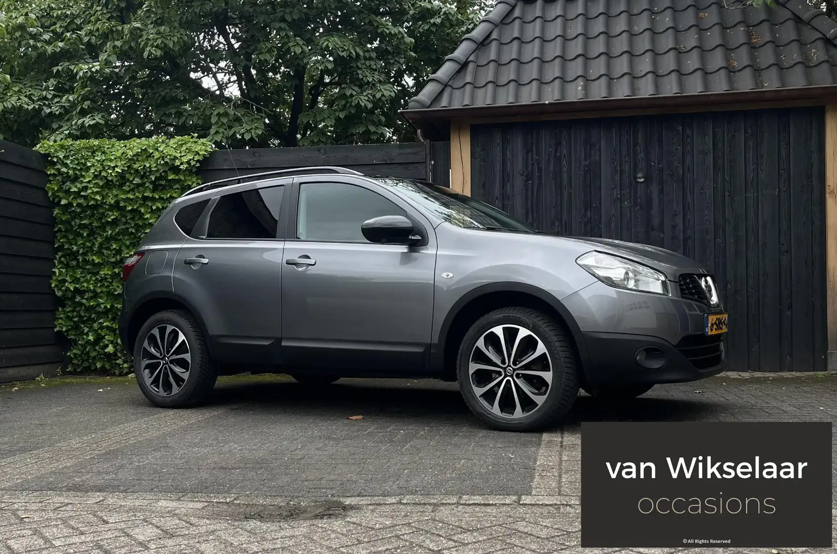 Nissan Qashqai 1.6 360 AUTOMAAT 2013 + PANO//NAVI//TREKHAAK Grigio - 1