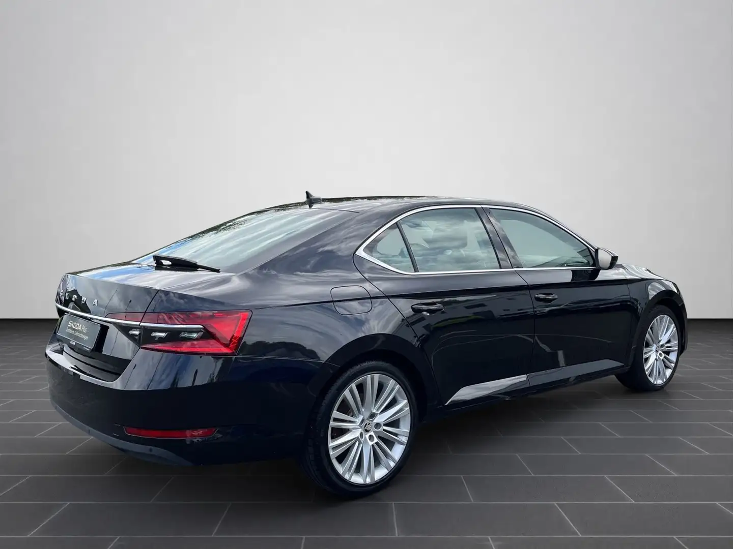 Skoda Superb Style 1,5 TSI ACT NAV KAMERA PANO MATRIX- Schwarz - 2