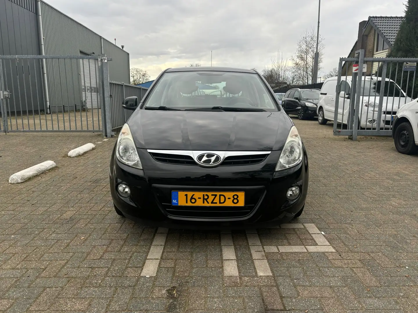 Hyundai i20 1.2i i-Motion Nwe Apk / Airco / Trekhaak Schwarz - 2
