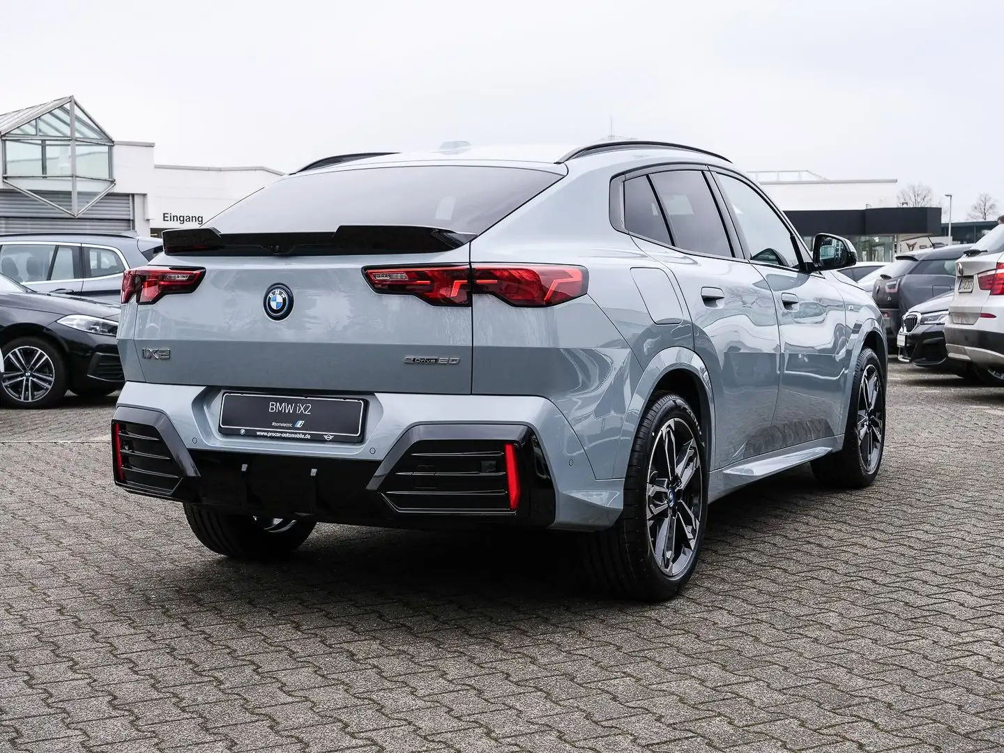 BMW iX2 MSportPro AHK H/K DAProf PA+ HuD 19" Grau - 2