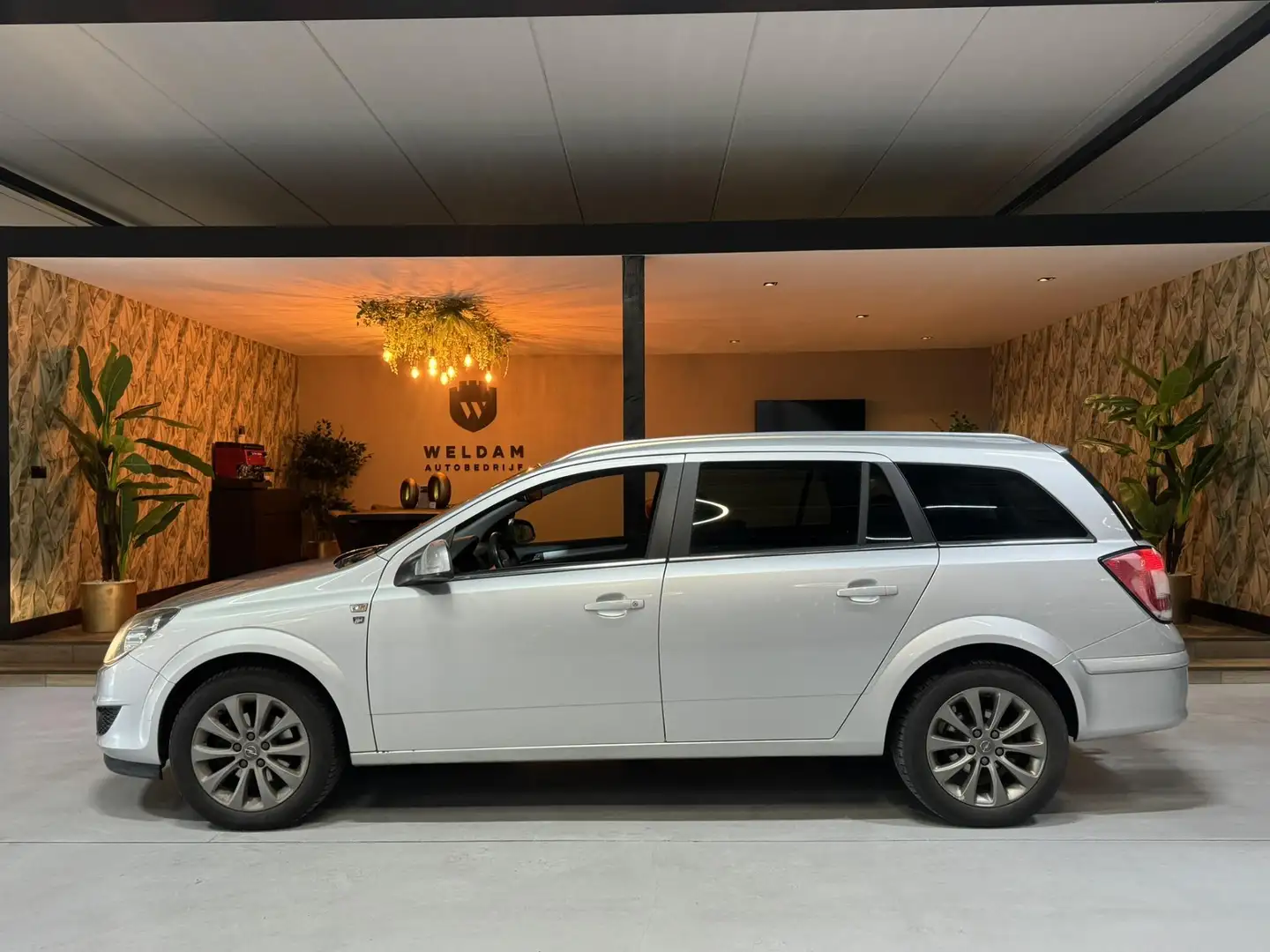 Opel Astra Wagon 1.6 111 years Edition NAP Trekhaak Cruise Ri Grijs - 1
