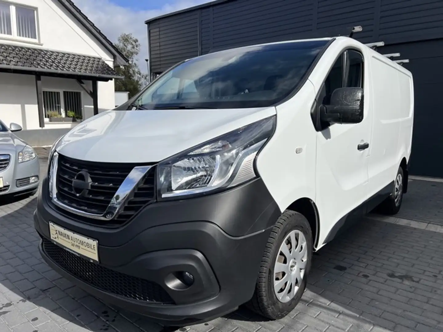 Nissan NV300 Kastenwagen L1H1 2,7t COMFORT +Navi+AHK+RFK+ Blanc - 1