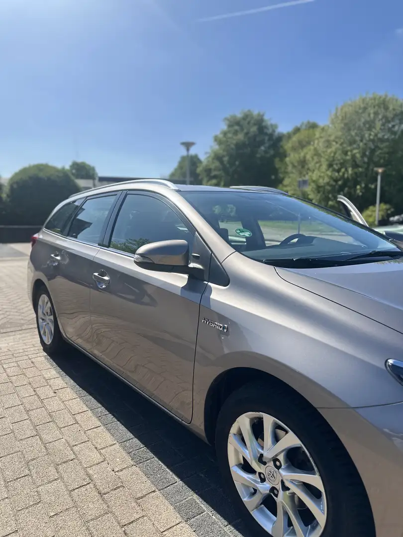 Toyota Auris 1.8 Hybr. Toyota touring sport Brun - 2