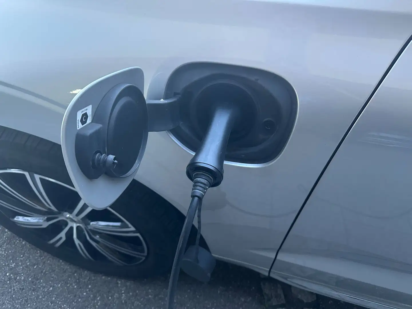 Volvo XC60 XC60 T6 AWD Recharge PHEV Inscription Geartronic Inscription Silber - 2
