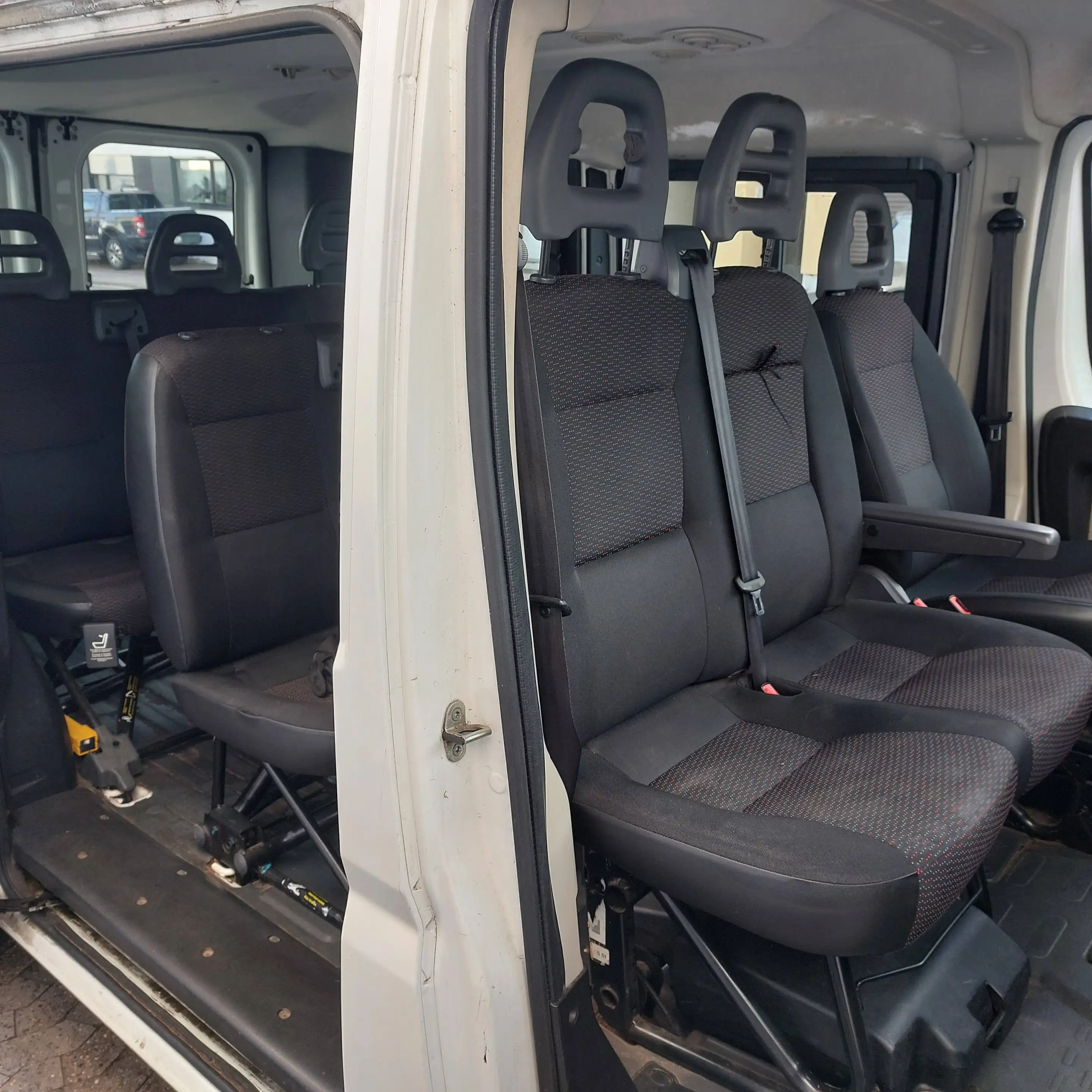 Peugeot Boxer 330 L1H1 Komfort HDi 1-HAND KLIMA TUV-NEU 9-Sitzer — photo 11