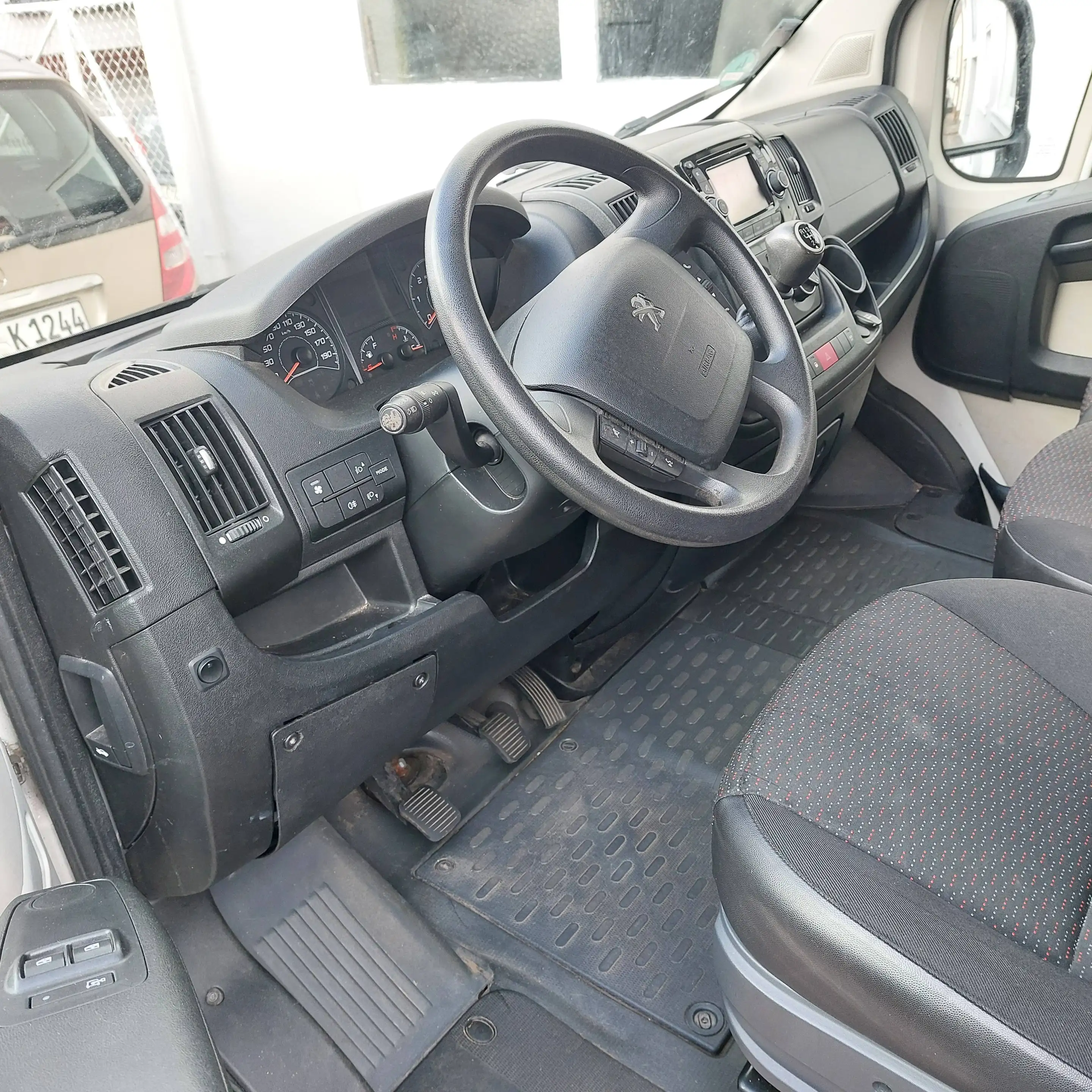 Peugeot Boxer 330 L1H1 Komfort HDi 1-HAND KLIMA TUV-NEU 9-Sitzer — photo 4