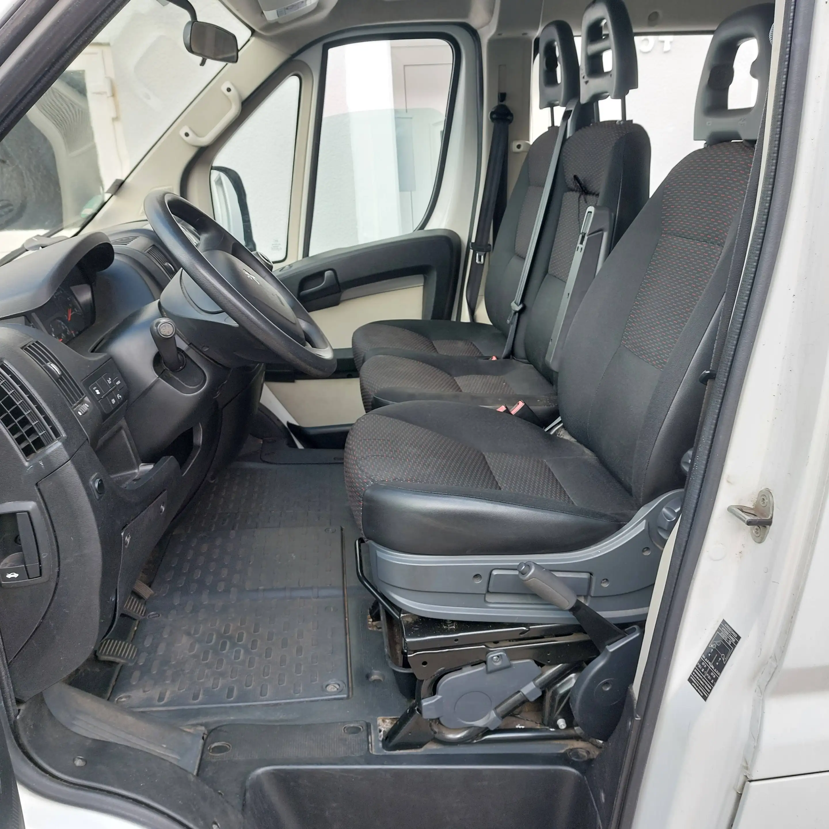 Peugeot Boxer 330 L1H1 Komfort HDi 1-HAND KLIMA TUV-NEU 9-Sitzer — photo 15