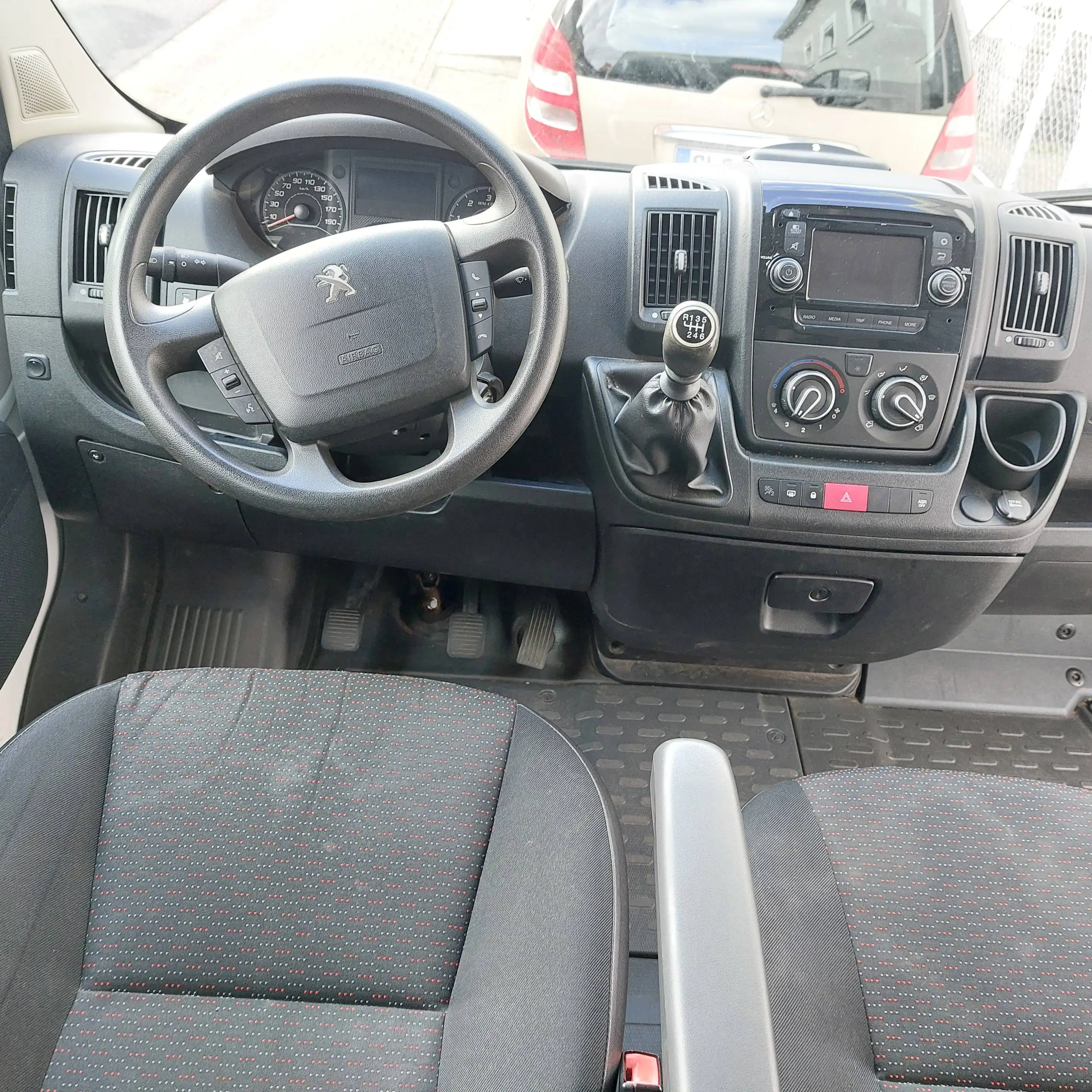 Peugeot Boxer 330 L1H1 Komfort HDi 1-HAND KLIMA TUV-NEU 9-Sitzer — photo 14