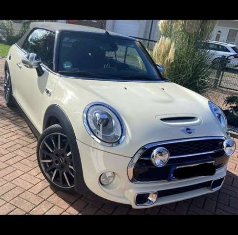 Imagine MINI Cooper S Cabrio LEDER / NAVI / KEYLESS / PDC / SHZG / Tempomat