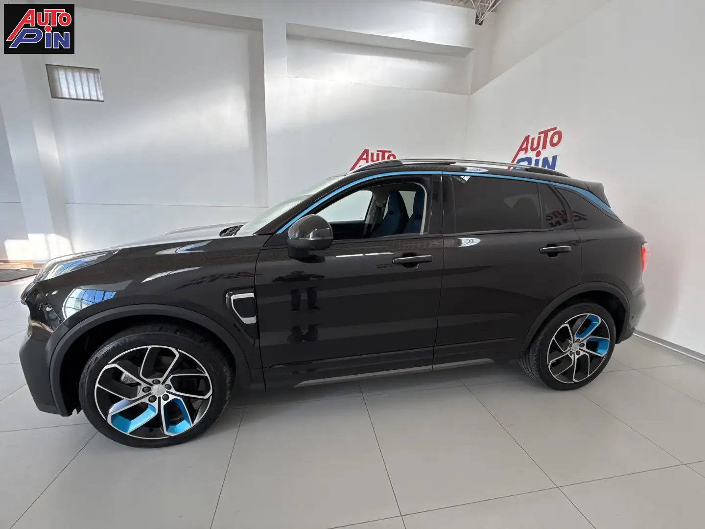Lynk & Co 01 01 PHEV *TETTO APRIBILE *In arrivo* Nero - 2