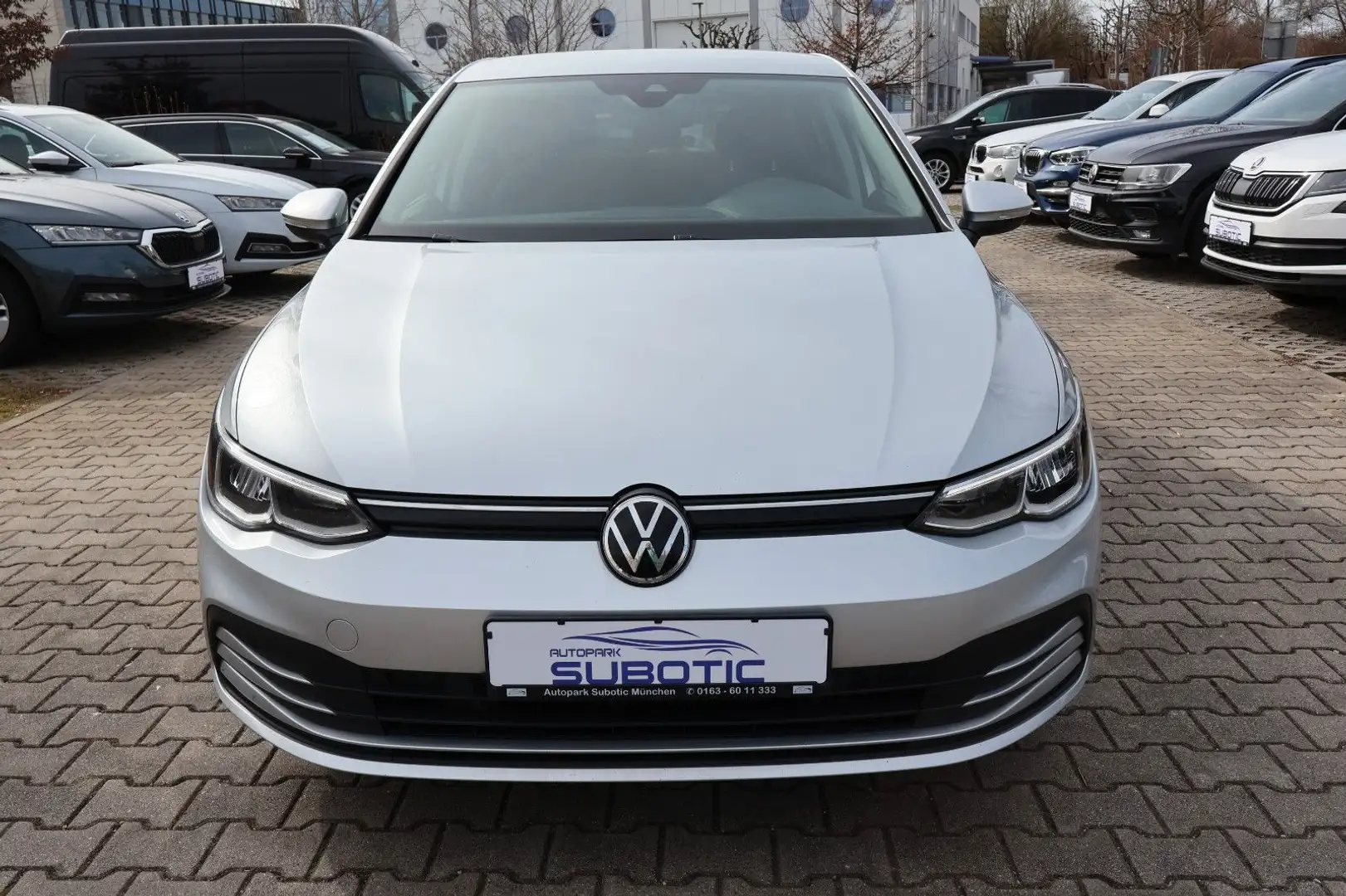Volkswagen Golf VIII Lim. Life Silber - 2