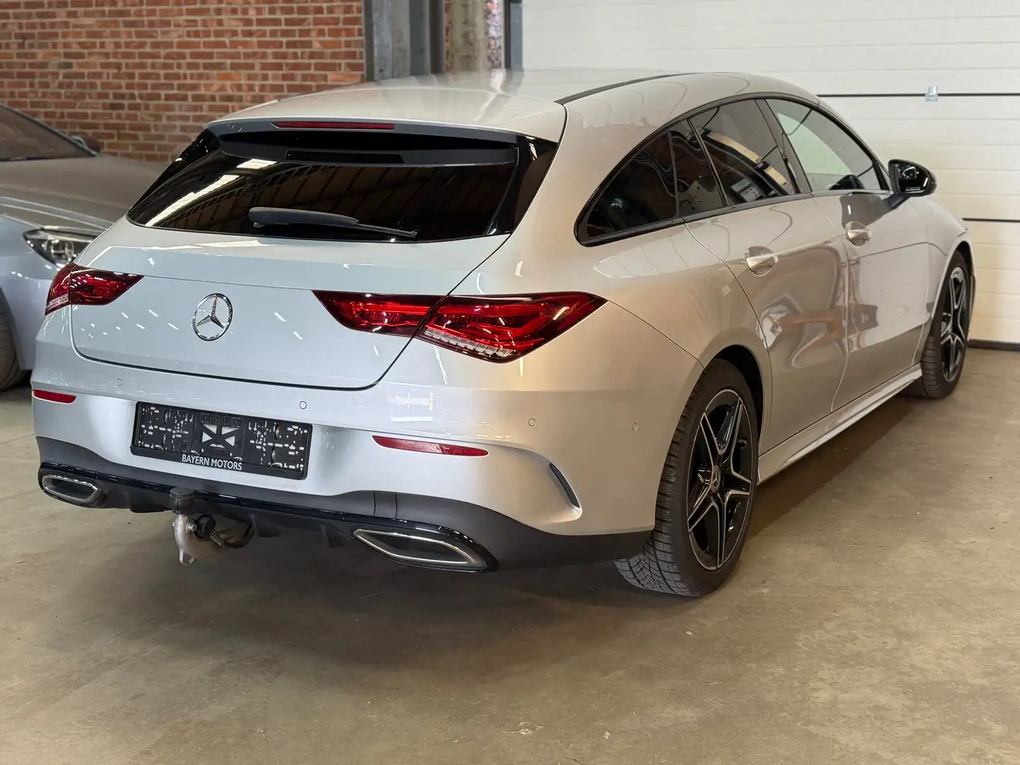 Mercedes-Benz CLA 180 180 AMG Line Automaat Camera Benzine LED Trekhaak Argent - 2