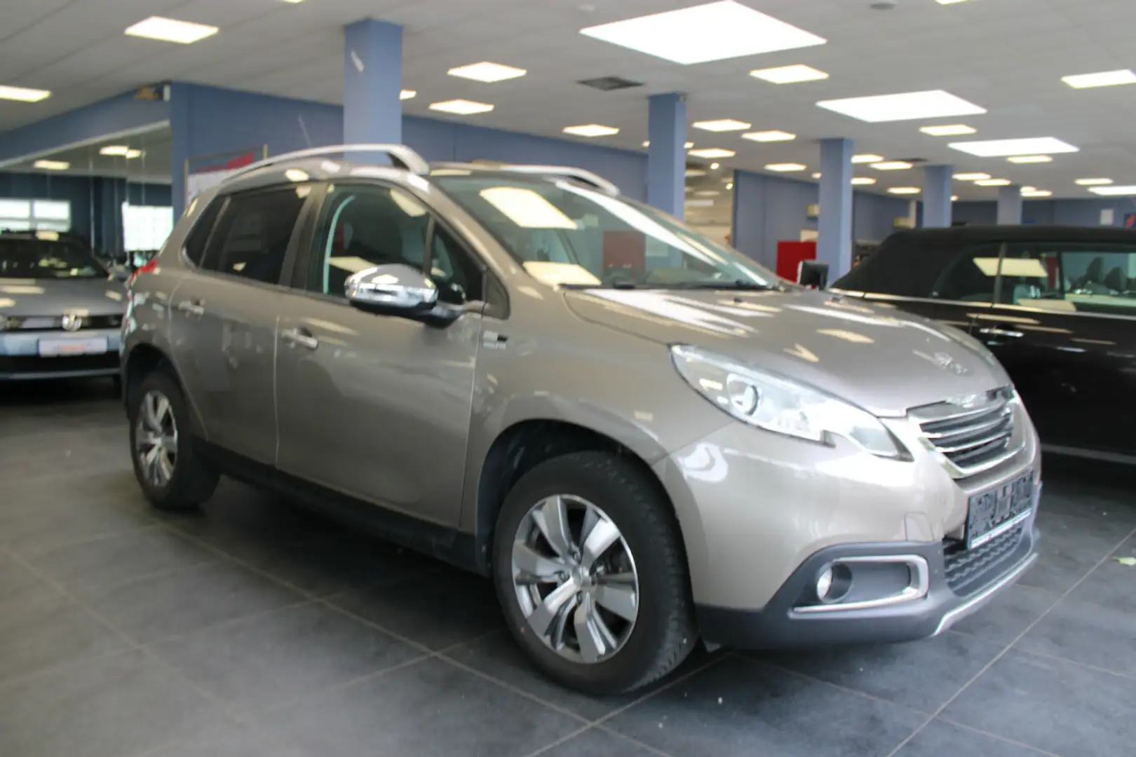 Peugeot 2008 1.2 PureTech 110 Style Grau - 1