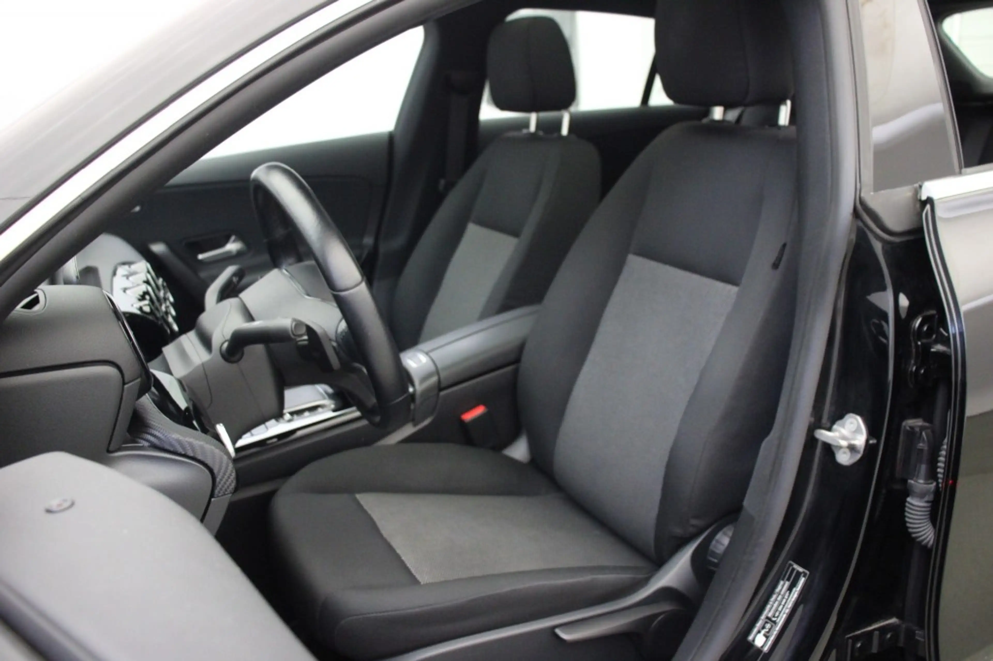 Mercedes-Benz CLA 180 Shooting Brake Business Solution Automaat - Panora — photo 11