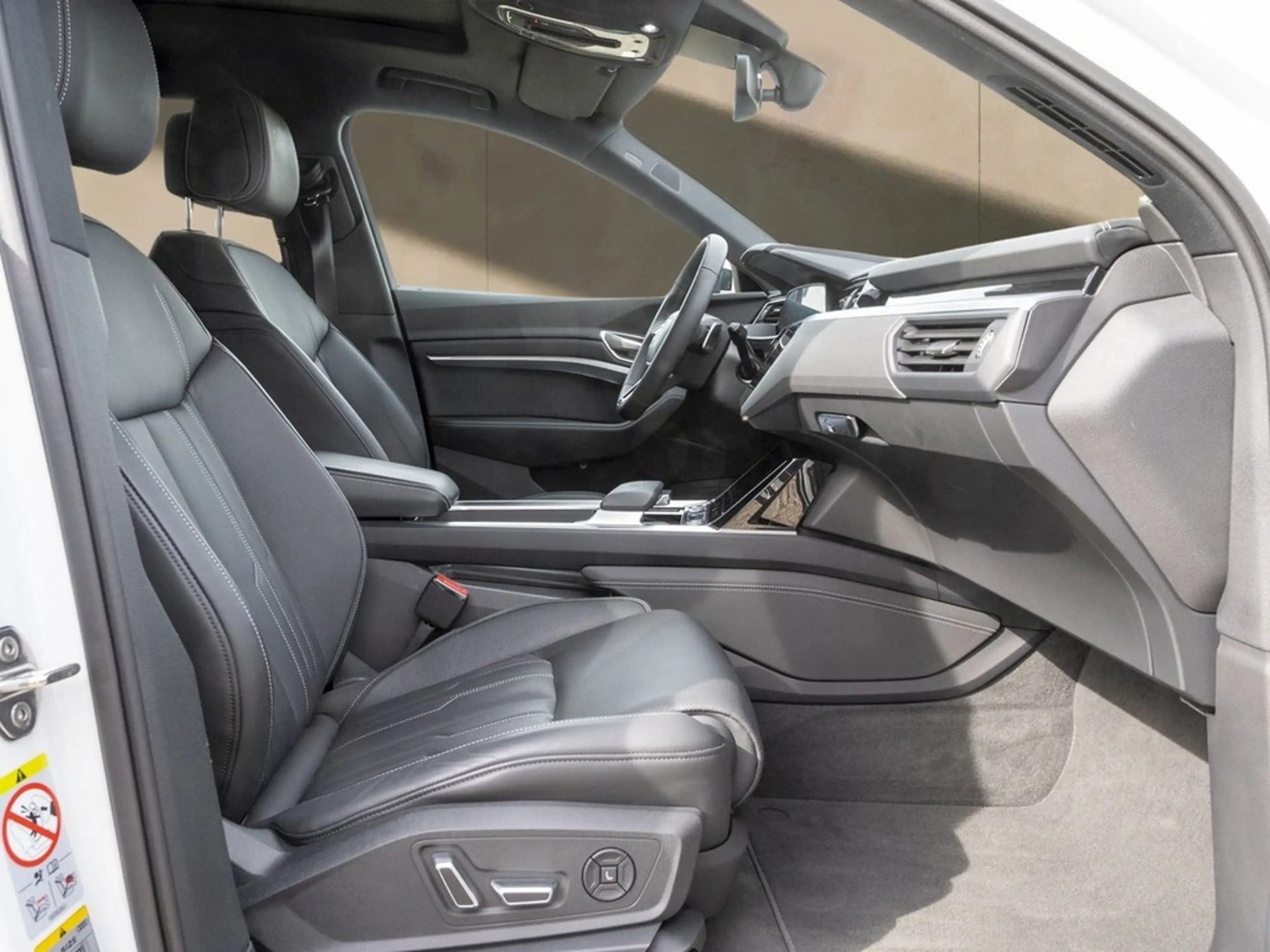 Audi SQ8 e-tron 370 kW quattro 22"|360°|PANO|ACC|MATRIX — photo 8