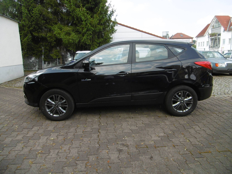 Hyundai iX35 blue Finale 2WD — photo 4