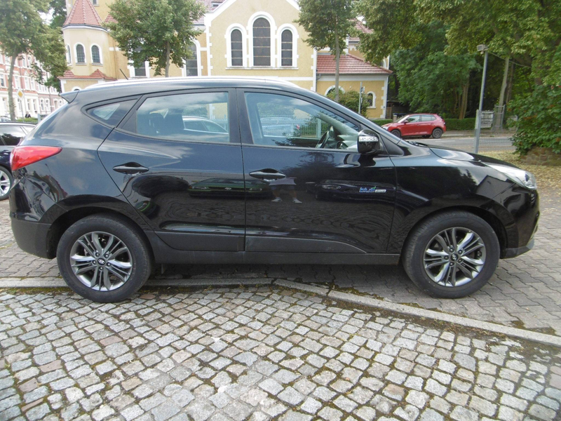 Hyundai iX35 blue Finale 2WD — photo 5