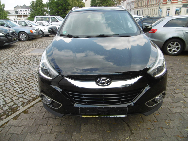Hyundai iX35 blue Finale 2WD — photo 2