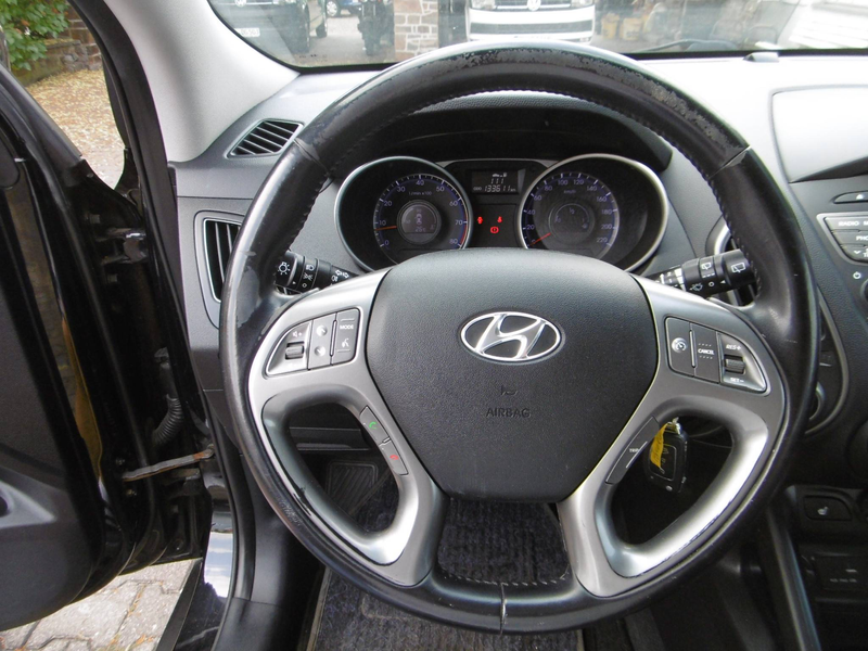 Hyundai iX35 blue Finale 2WD — photo 10