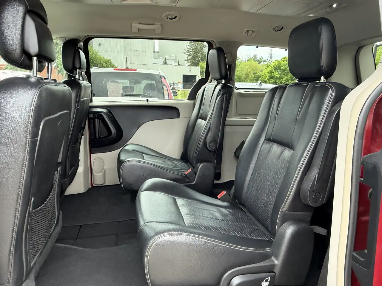 Chrysler Town & Country снимка Chrysler Town & Country