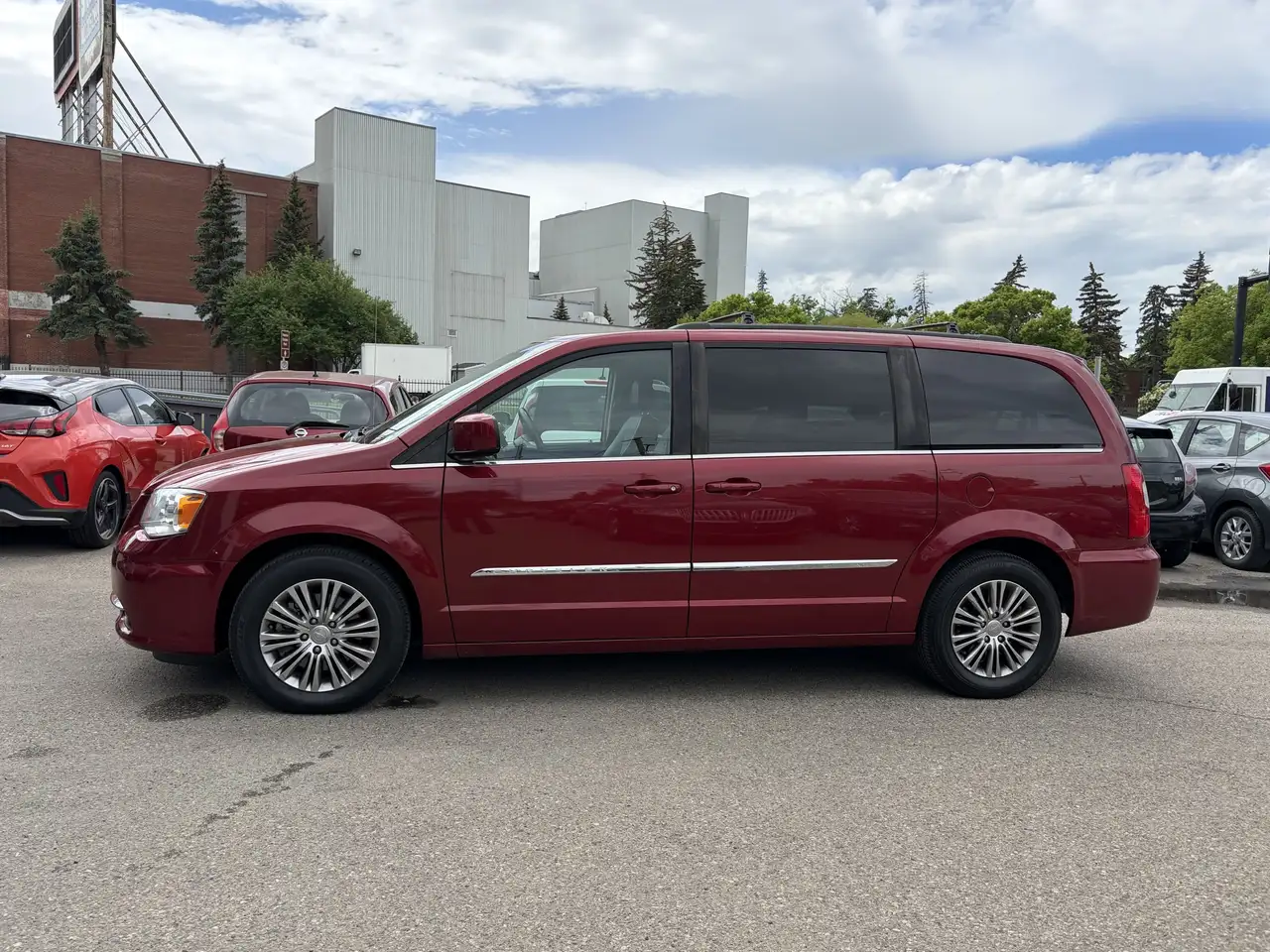 Chrysler Town & Country снимка Chrysler Town & Country