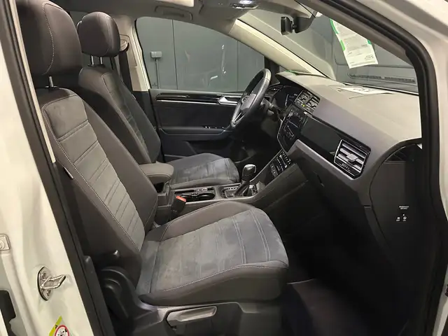 Volkswagen Touran view 11