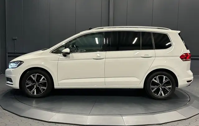 Volkswagen Touran view 2