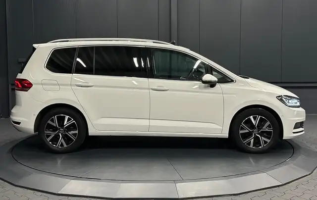 Volkswagen Touran view 5