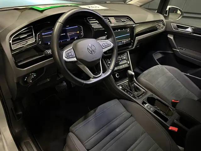 Volkswagen Touran view 17